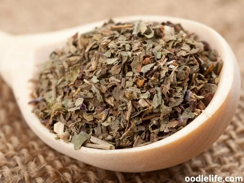 dried basil leaves