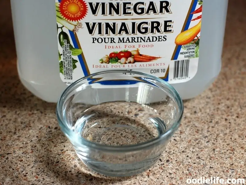 white vinegar in bowl